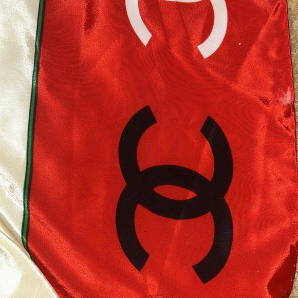 Authentic Chanel scarf 34 x 34”. Very good condition - Picture 6 of 6